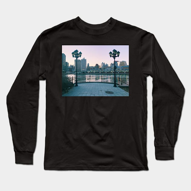 Roosevelt Island River View Sunset Long Sleeve T-Shirt by offdutyplaces